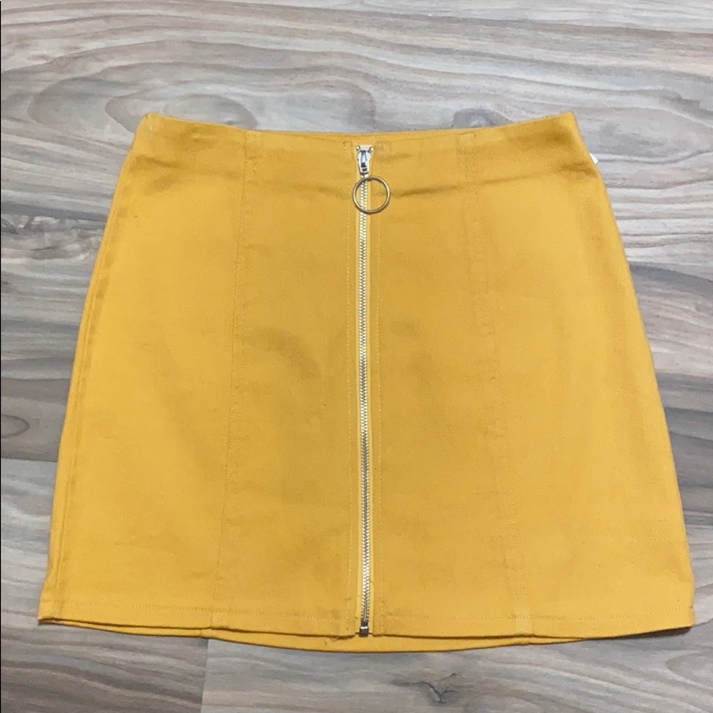 Mustard mini or highwaisted skirt